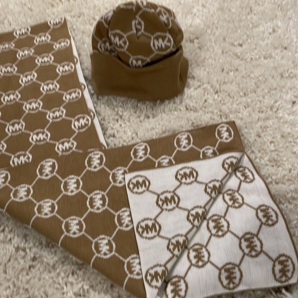 Michael Kors Hat and Scarf Set - Picture 4 of 6